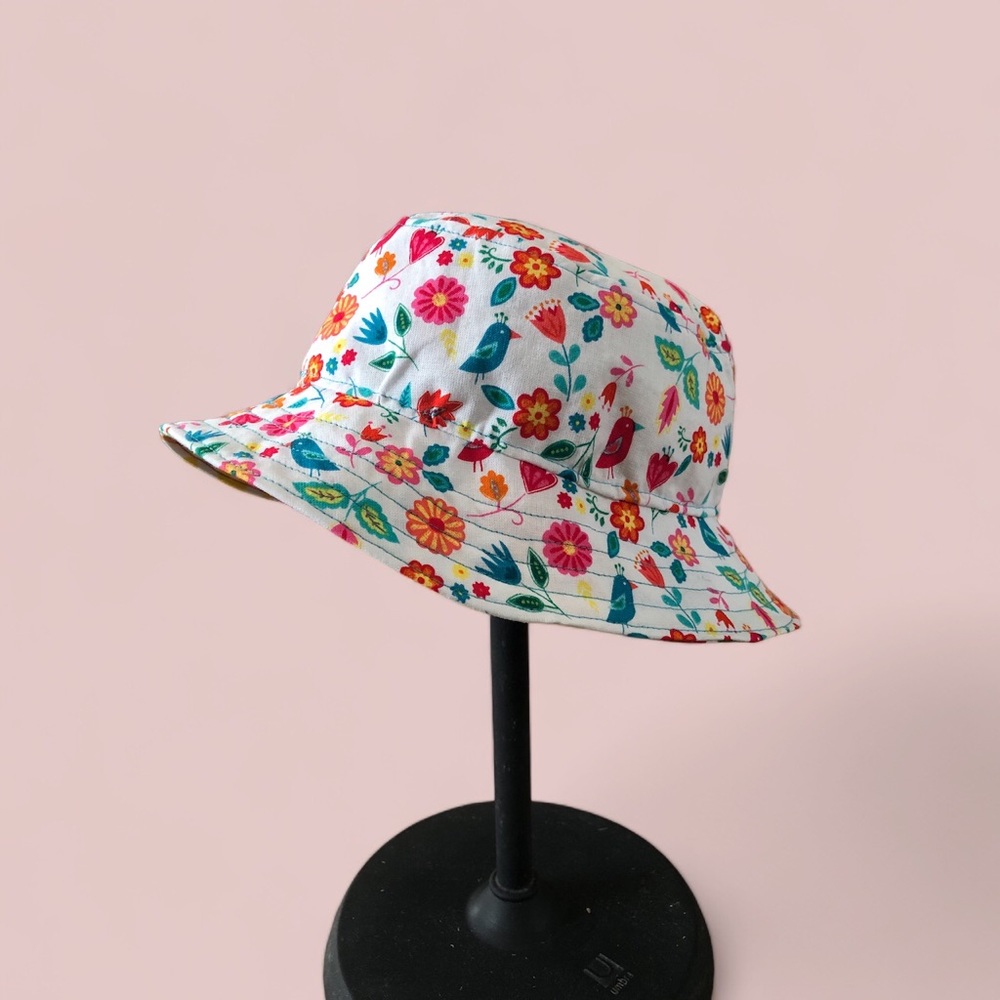 NWOT HANDMADE REVERSIBLE Girls Bucket Hat vibrant flowers & hand prints 19-20.5”